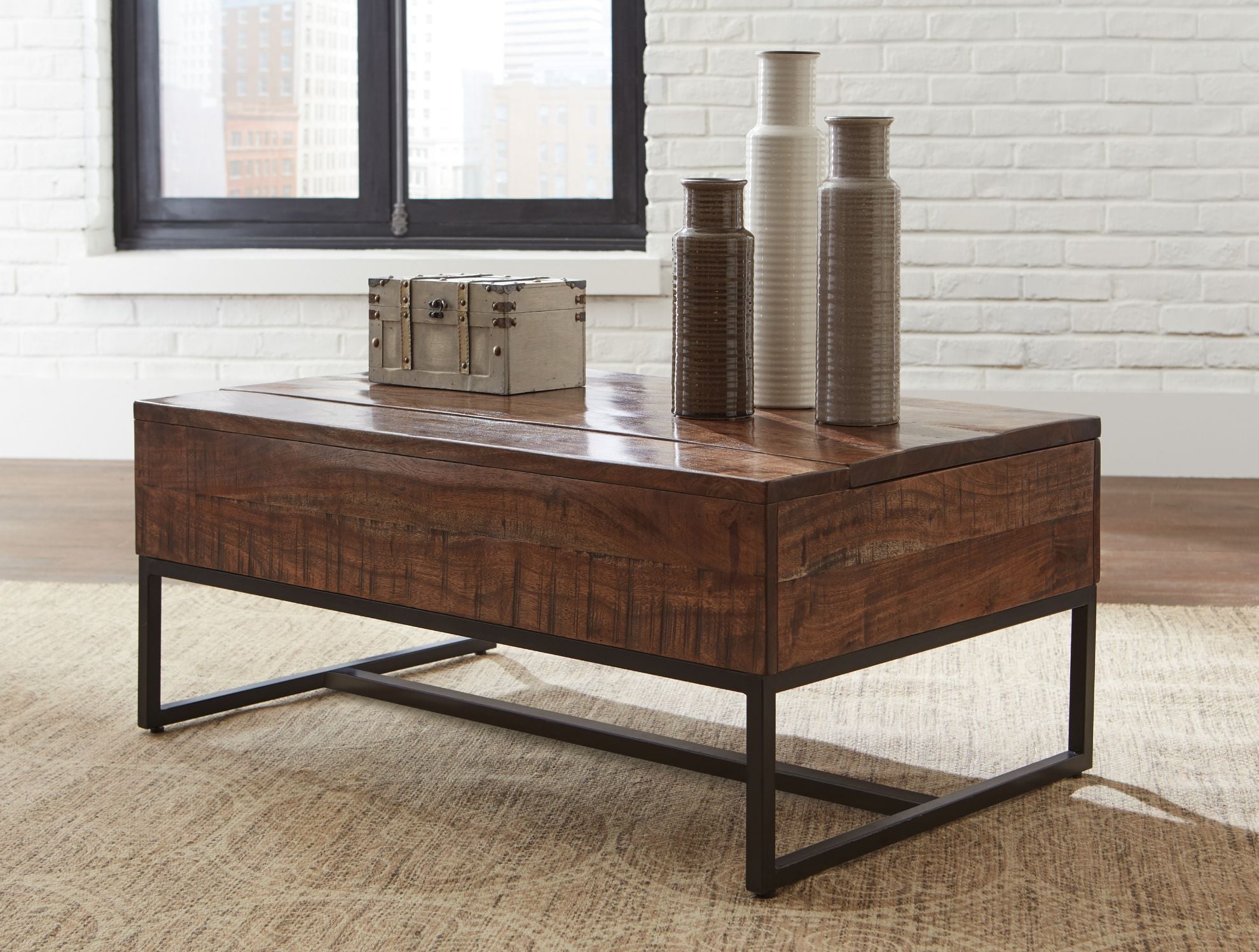 Hirvanton Lift-Top Cocktail Table | The Furniture Mart