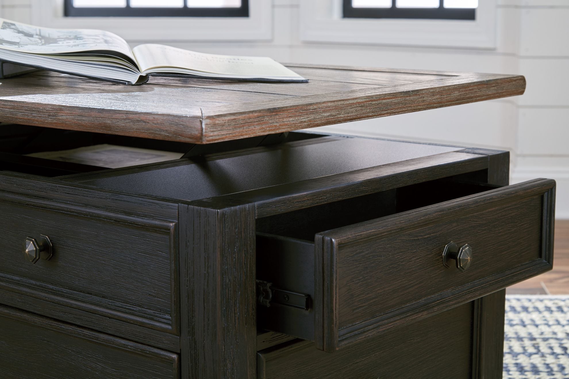 Tyler Creek Lift Top Cocktail Table | The Furniture Mart