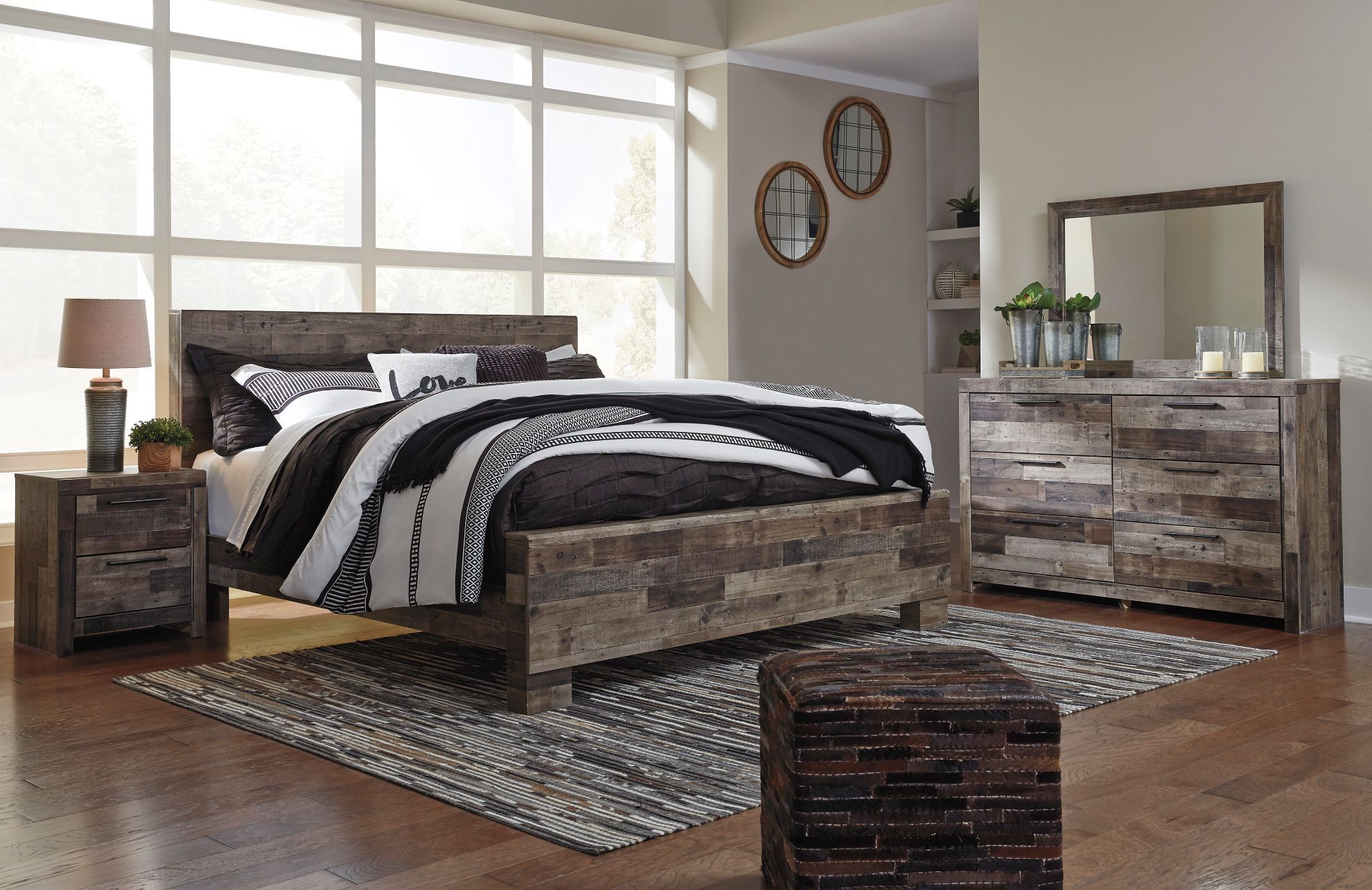 Derekson King Panel Bedroom Set