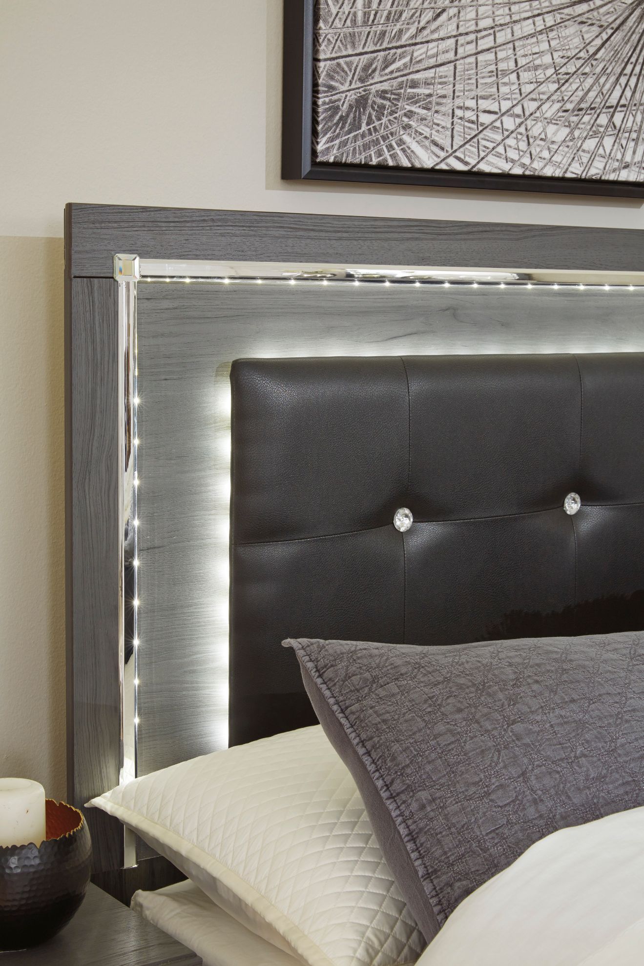 Lodanna King Panel Bed | The Furniture Mart