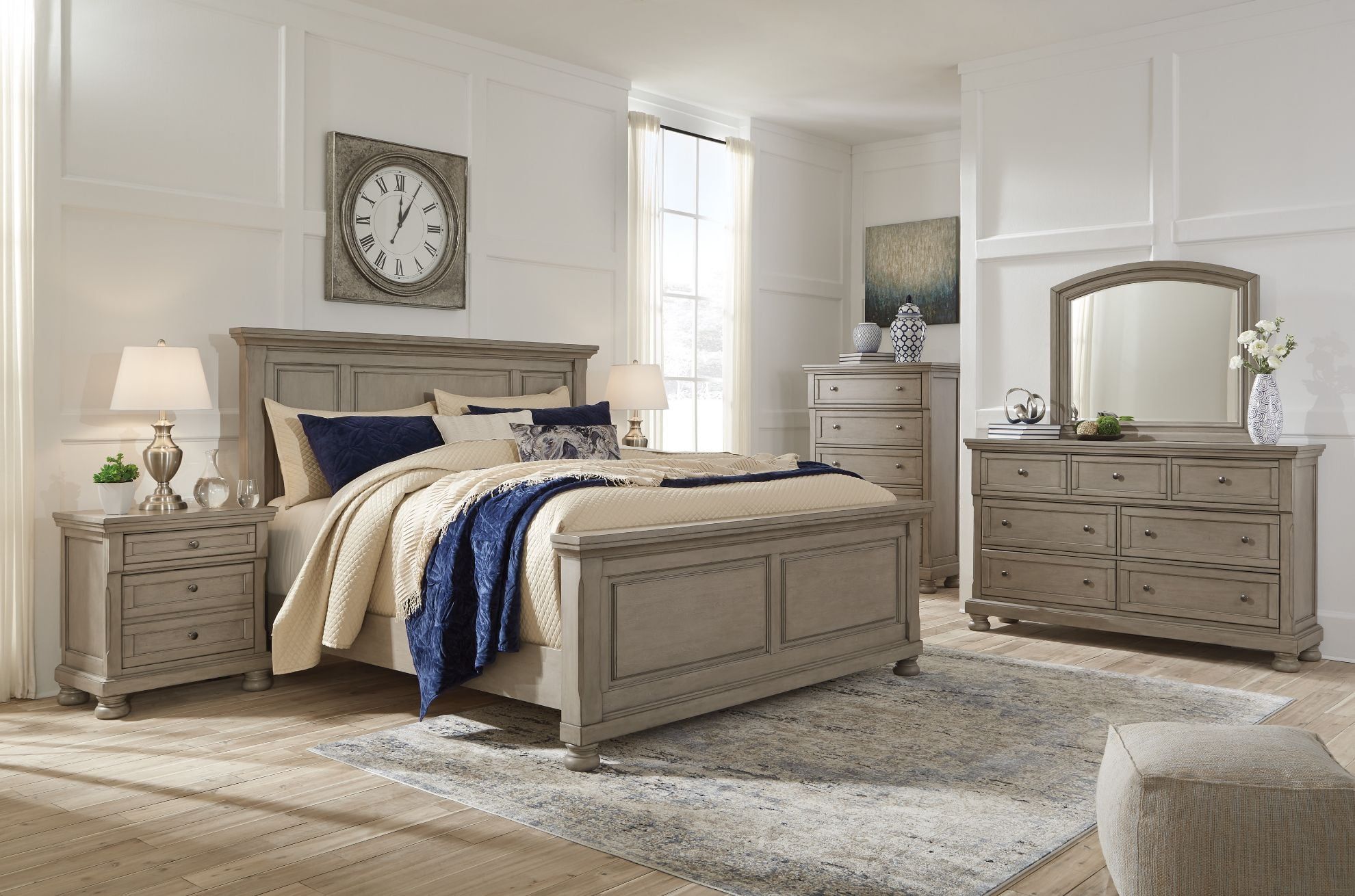 Lettner Queen Panel Bed | The Furniture Mart