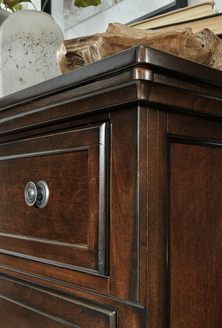 Picture of Porter Chest