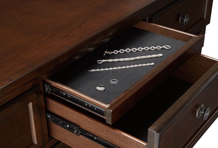 Picture of Porter Queen Panel Bedroom Set