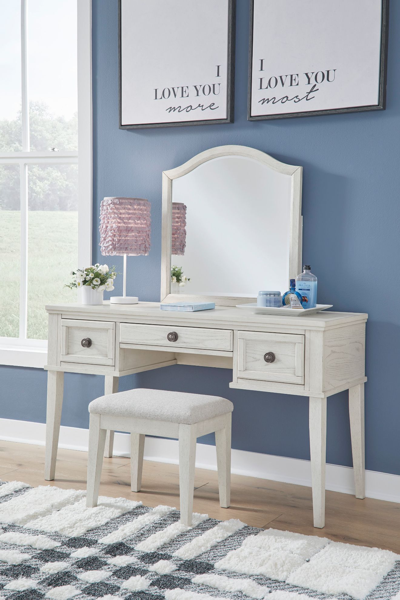 Robbinsdale Vanity Set