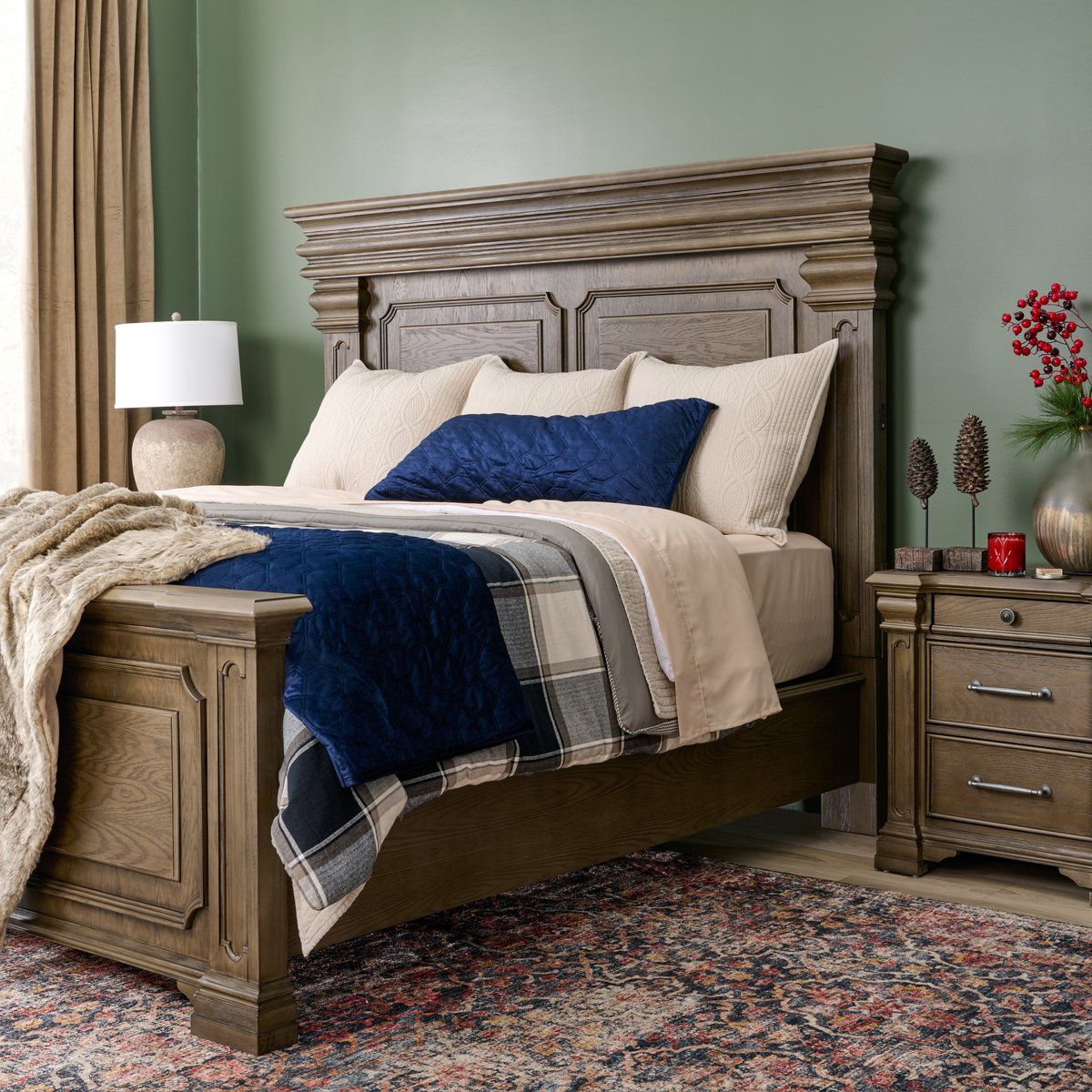 Kings Court Queen Bedroom Set