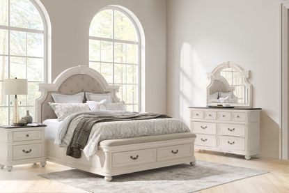Picture of West Chester Queen Bedroom Set