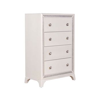 A picture of Cassie Chest.