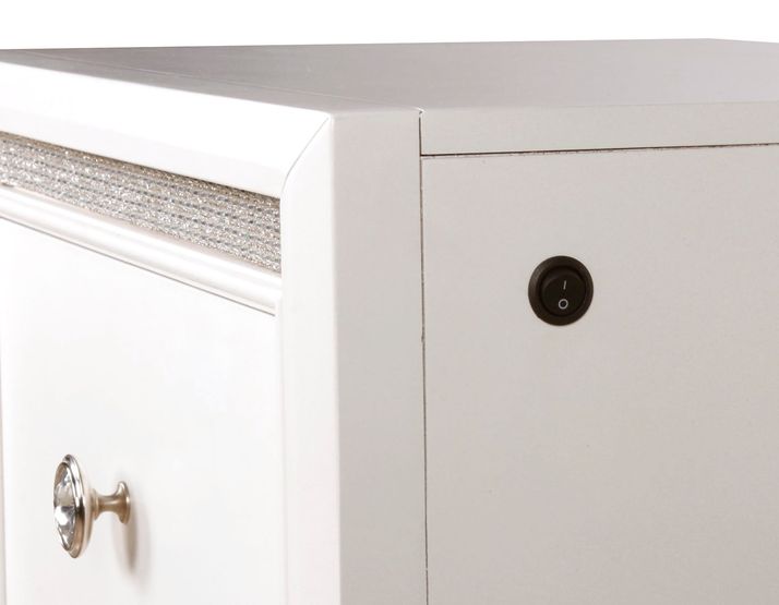 Picture of Cassie Dresser and Mirror