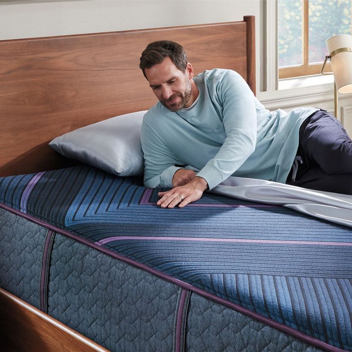 Picture of World Class 3 Plush Cal King Mattress
