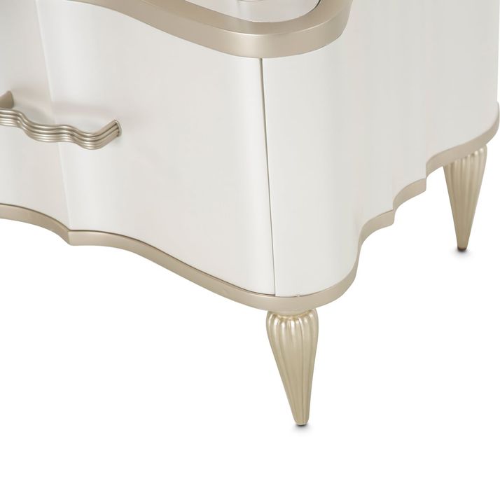 Picture of London Place Chest