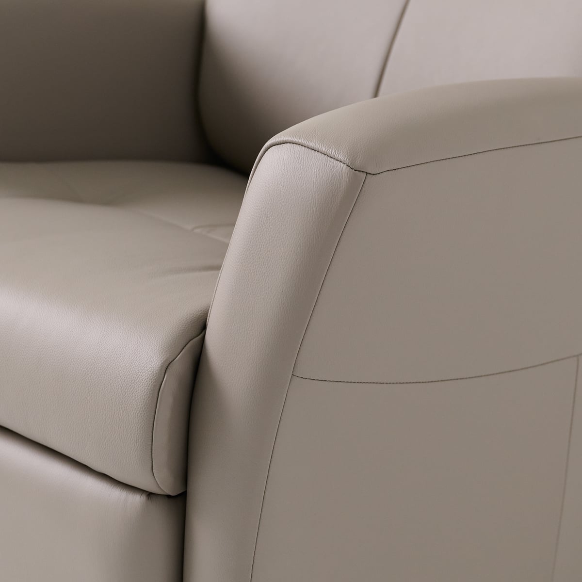 Nice Fog Power Swivel Recliner | The Furniture Mart
