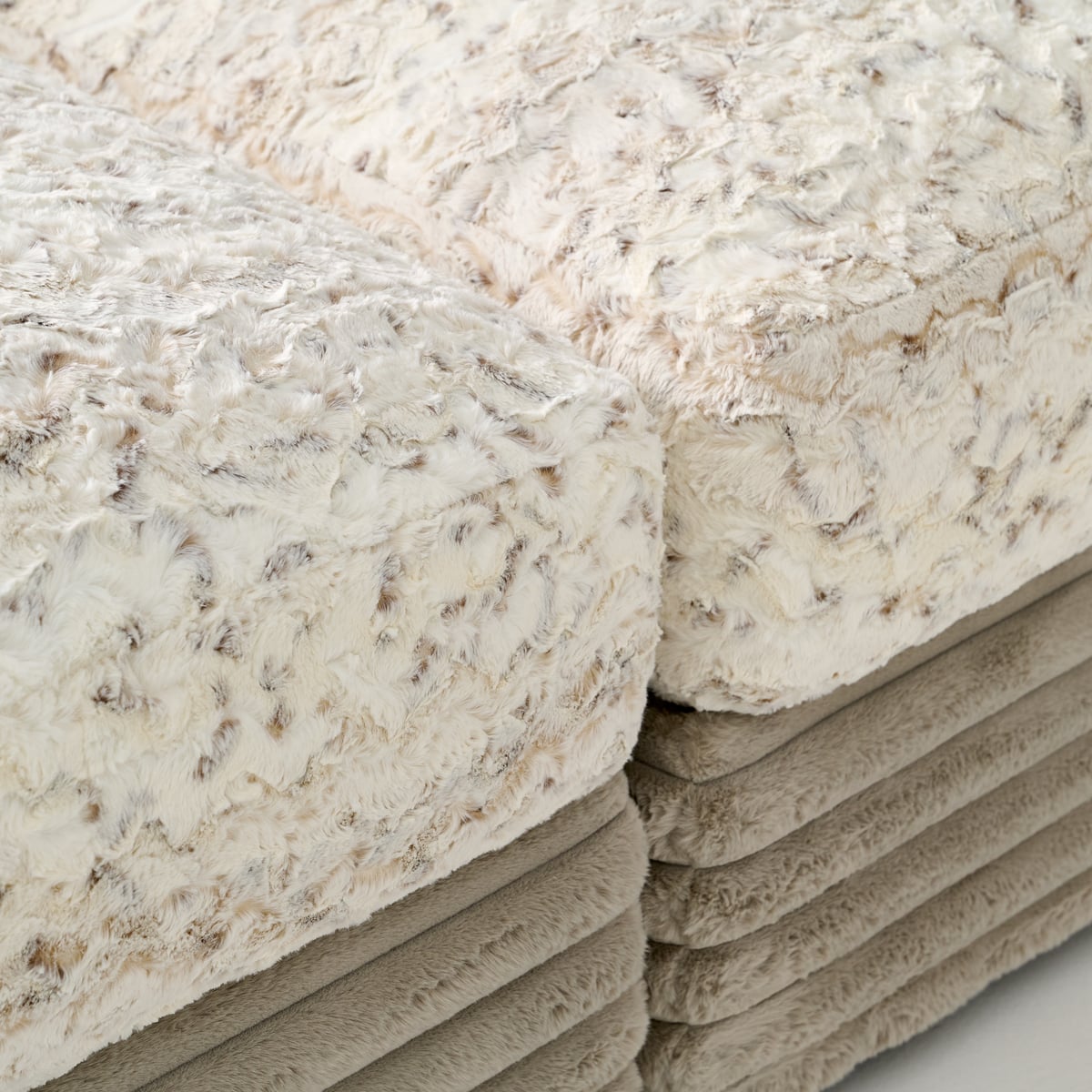 Snowy Owl 2pc Sectional - Thumbnail 4