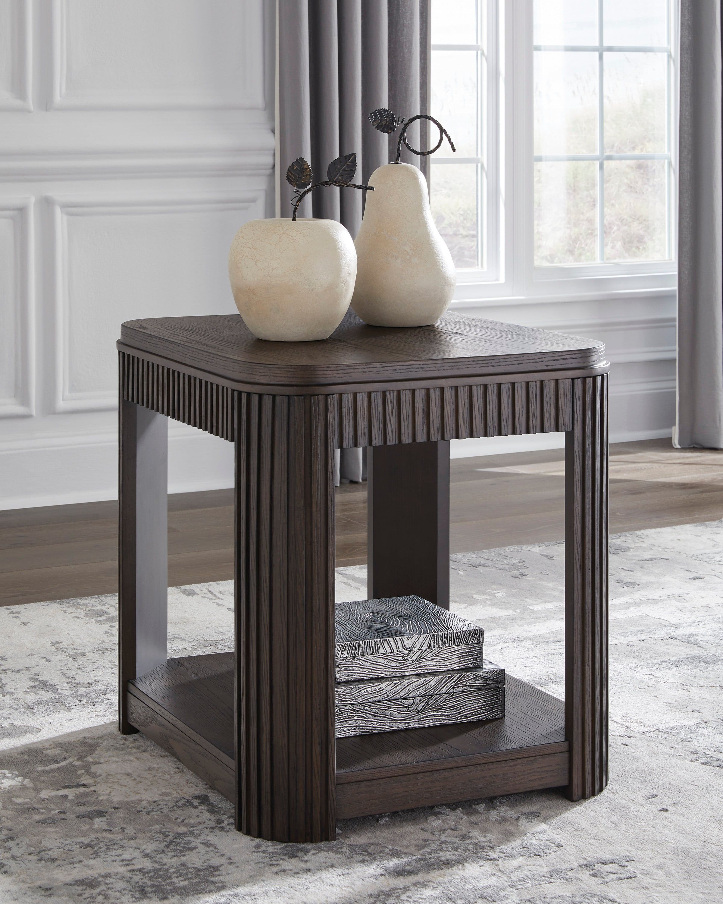 Carlibrie End Table - Thumbnail 4