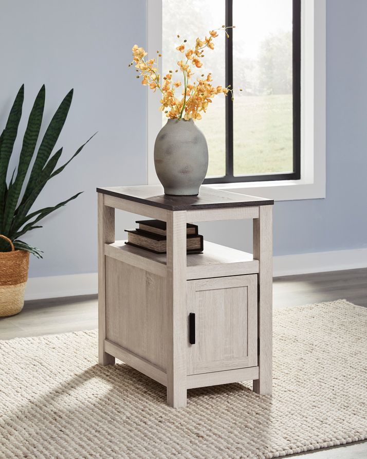 Picture of Fendenmore Chairside Table