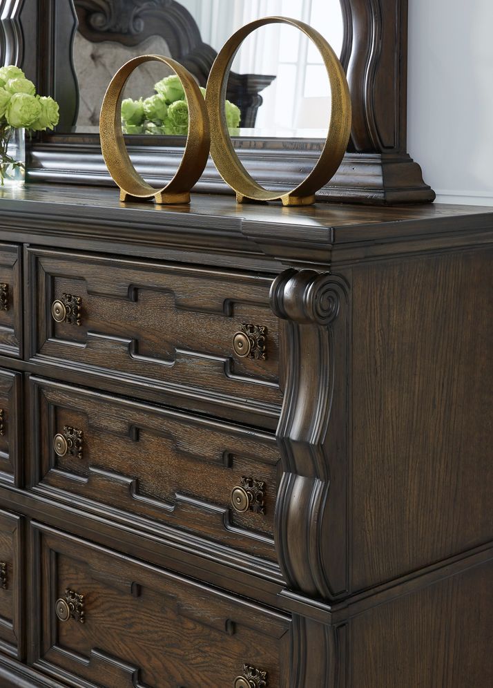 Picture of Maylee Queen Canopy Bedroom Set