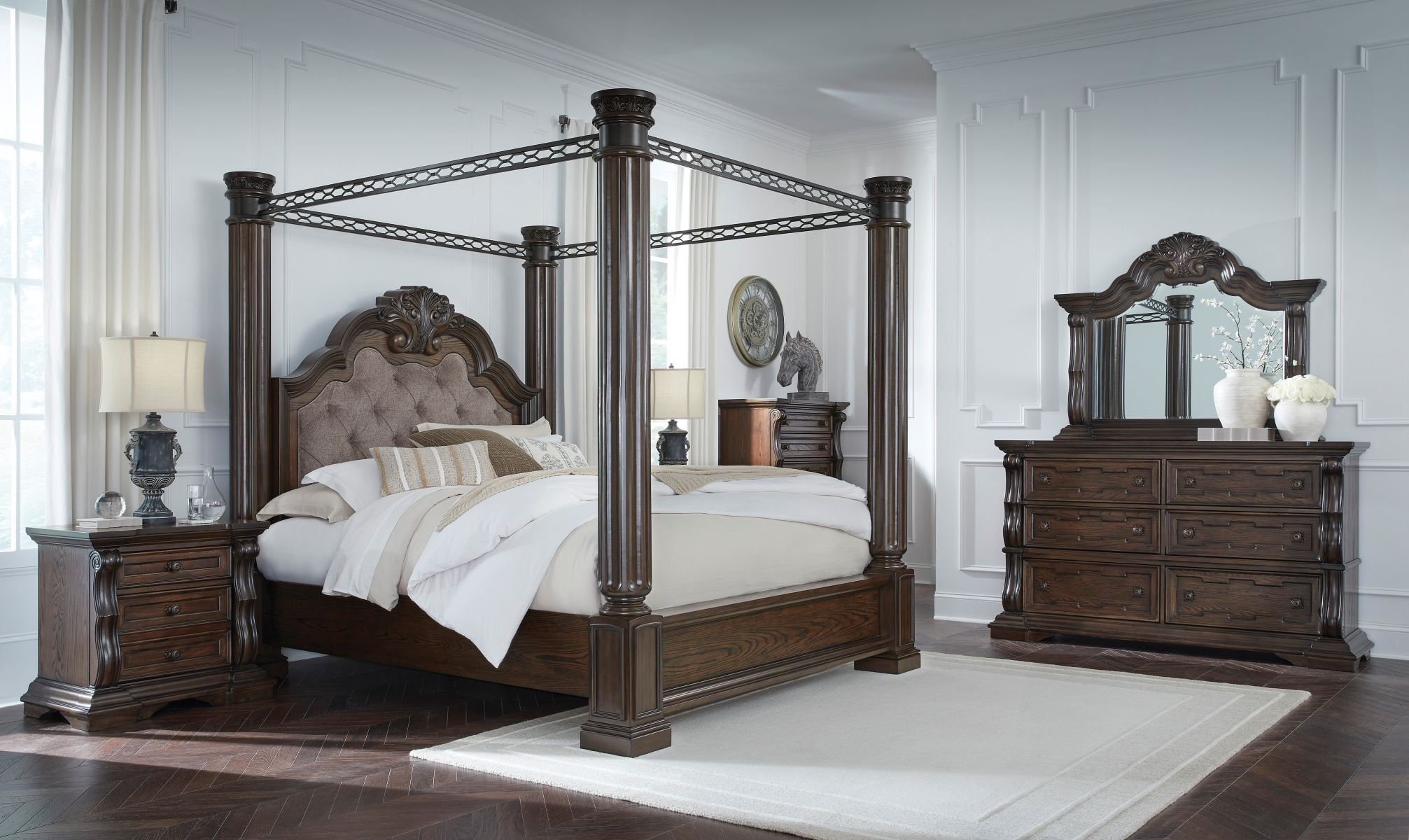 Picture of Maylee King Canopy Bedroom Set