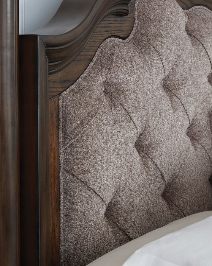 Picture of Maylee King Canopy Bedroom Set